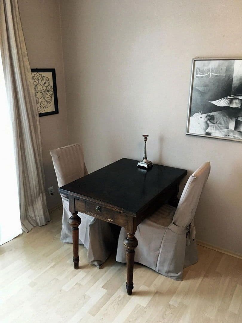 Prenájom bytu 2-izbový 65 m², München, Bavorsko Prenájom bytu 2-izbový 65 m², München, Bavorsko