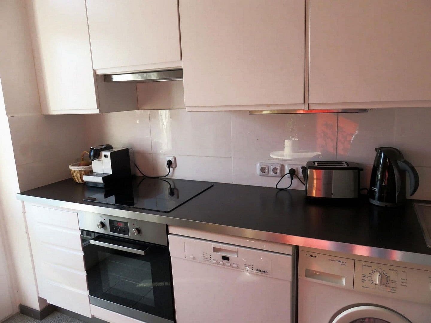 Prenájom bytu 2-izbový 65 m², München, Bavorsko Prenájom bytu 2-izbový 65 m², München, Bavorsko