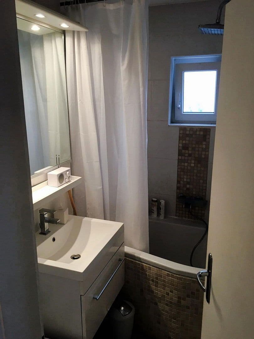 Prenájom bytu 2-izbový 65 m², München, Bavorsko Prenájom bytu 2-izbový 65 m², München, Bavorsko