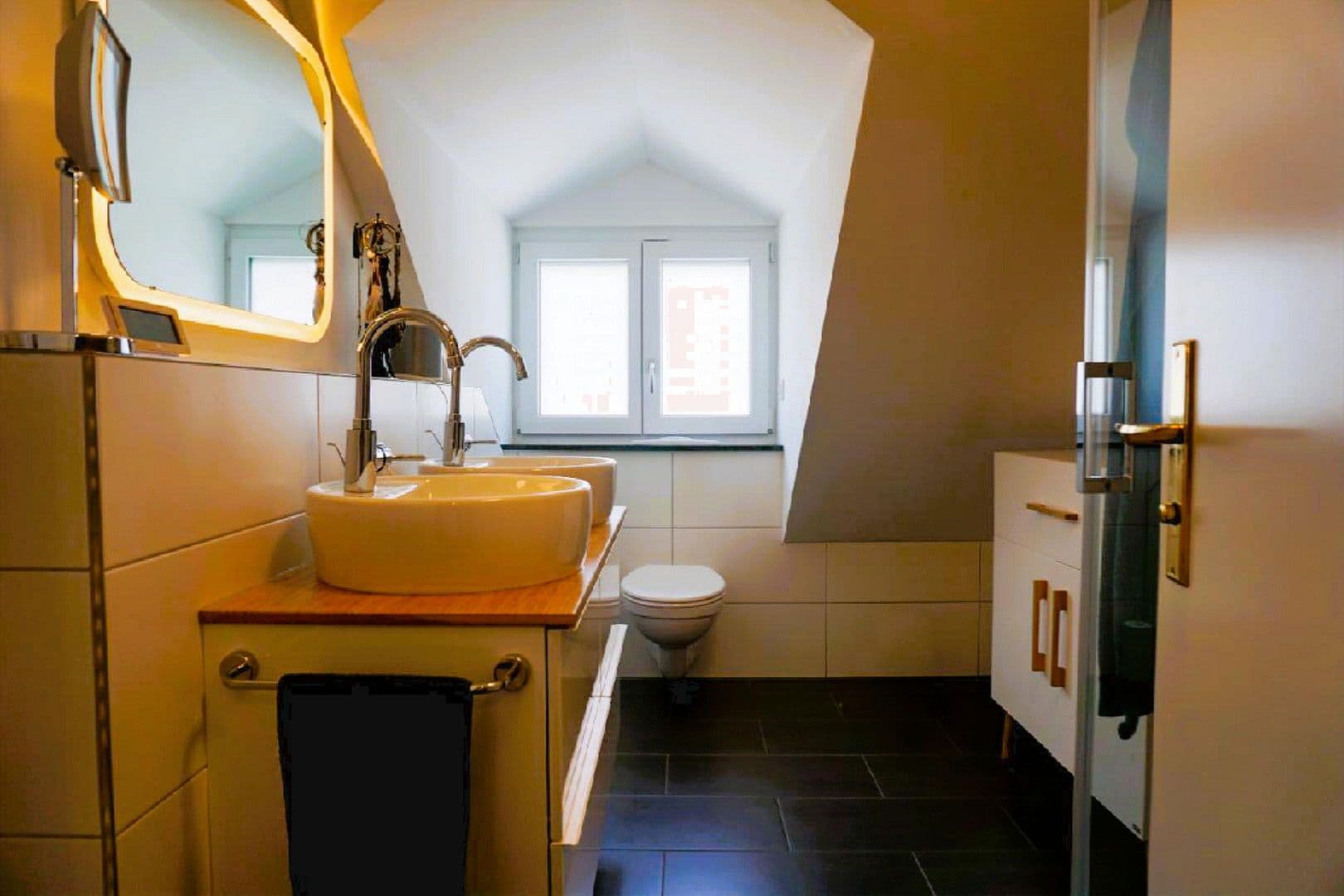 Prenájom bytu 2-izbový 81 m², Graf-Lehndorff-Straße 9, München, Bavorsko Prenájom bytu 2-izbový 81 m², Graf-Lehndorff-Straße 9, München, Bavorsko