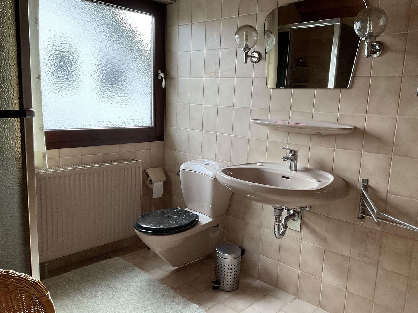 Predaj domu 180 m², pozemek 582 m², Polch, Porýnie-Falcko Predaj domu 180 m², pozemek 582 m², Polch, Porýnie-Falcko