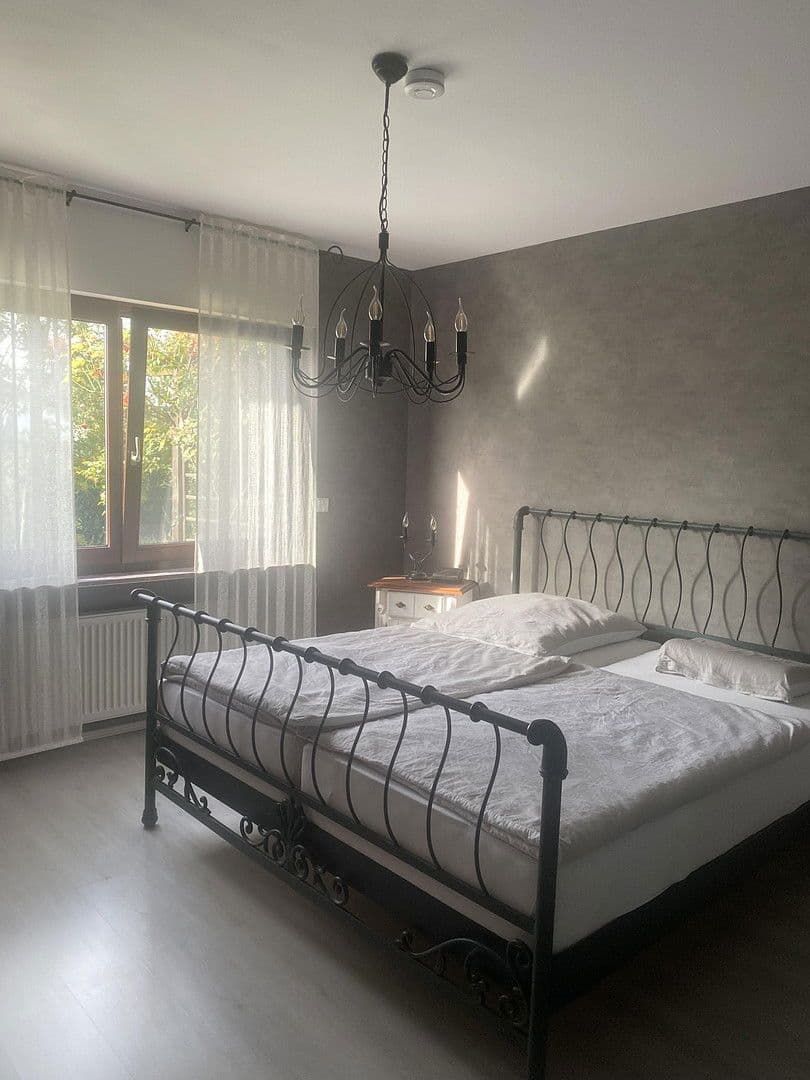 Predaj domu 180 m², pozemek 582 m², Polch, Porýnie-Falcko Predaj domu 180 m², pozemek 582 m², Polch, Porýnie-Falcko