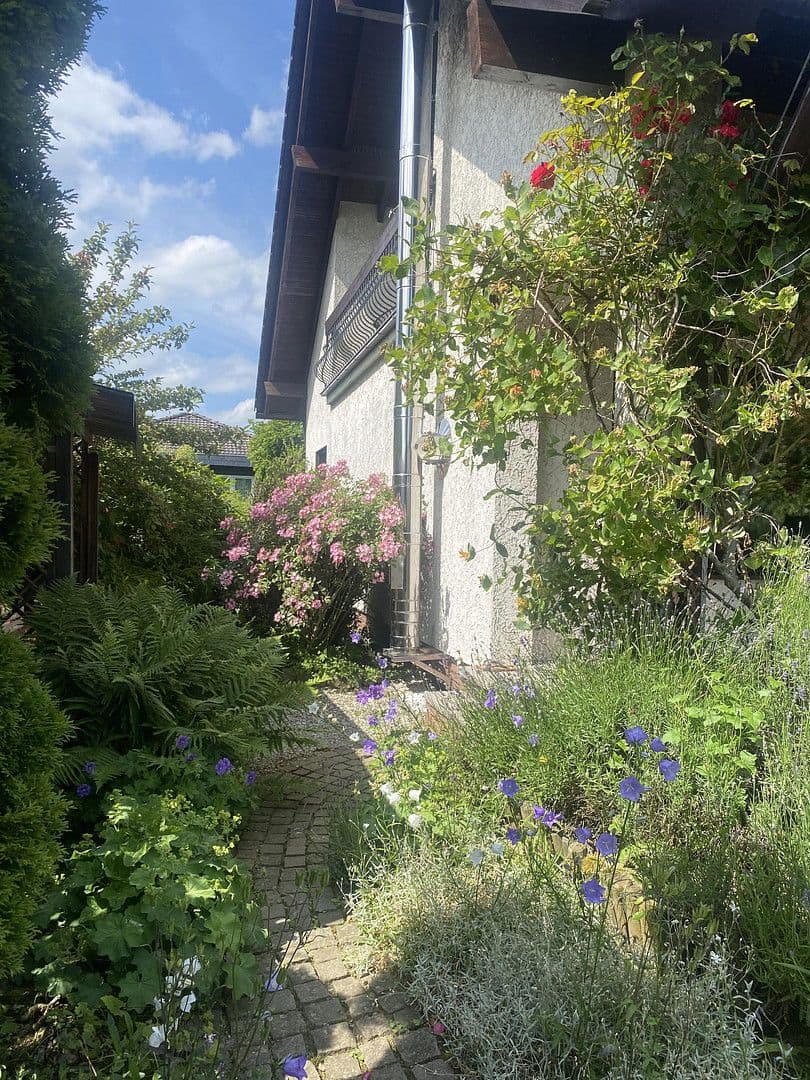 Predaj domu 180 m², pozemek 582 m², Polch, Porýnie-Falcko Predaj domu 180 m², pozemek 582 m², Polch, Porýnie-Falcko