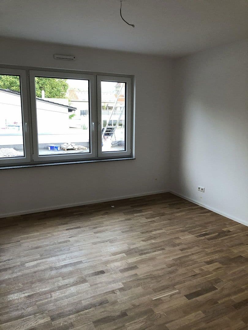 Prenájom bytu 3-izbový 92 m², Lörrach, Bádensko-Wurttembersko Prenájom bytu 3-izbový 92 m², Lörrach, Bádensko-Wurttembersko