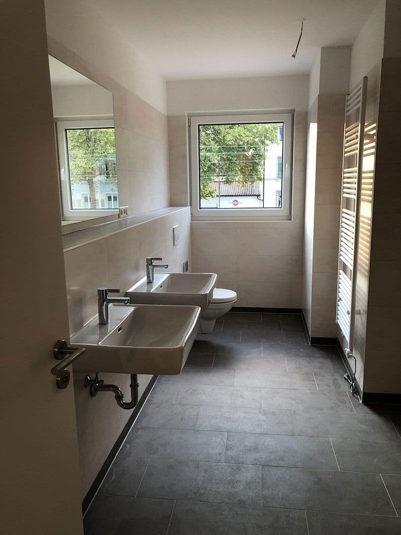 Prenájom bytu 3-izbový 92 m², Lörrach, Bádensko-Wurttembersko Prenájom bytu 3-izbový 92 m², Lörrach, Bádensko-Wurttembersko