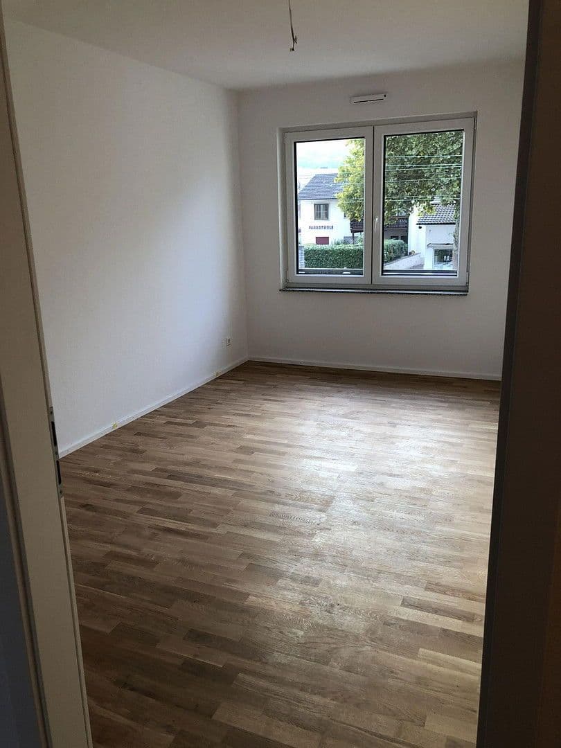 Prenájom bytu 3-izbový 92 m², Lörrach, Bádensko-Wurttembersko Prenájom bytu 3-izbový 92 m², Lörrach, Bádensko-Wurttembersko