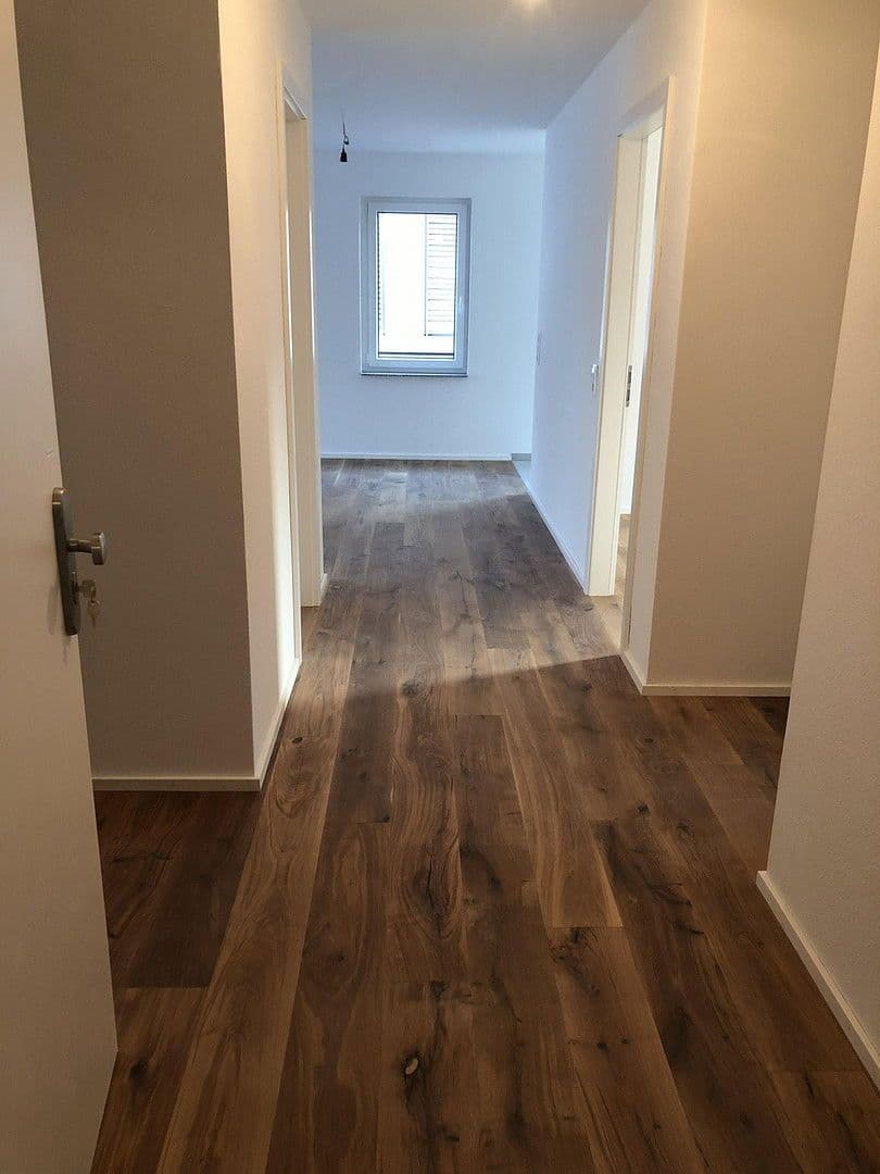 Prenájom bytu 3-izbový 92 m², Lörrach, Bádensko-Wurttembersko Prenájom bytu 3-izbový 92 m², Lörrach, Bádensko-Wurttembersko