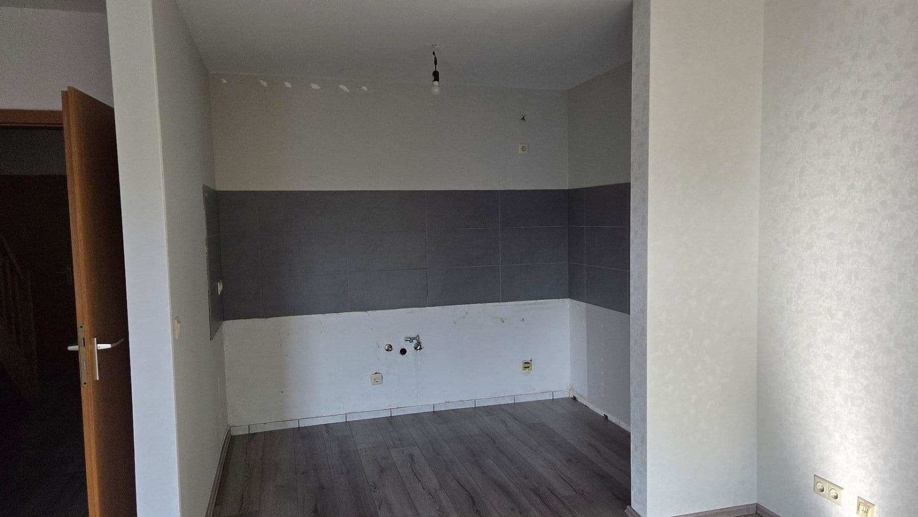 Prenájom bytu 3-izbový 74 m², Kurfürstenstraße 12, Duisburg, Severné Porýnie - Westfálsko Prenájom bytu 3-izbový 74 m², Kurfürstenstraße 12, Duisburg, Severné Porýnie - Westfálsko