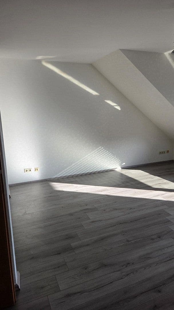 Prenájom bytu 3-izbový 74 m², Kurfürstenstraße 12, Duisburg, Severné Porýnie - Westfálsko Prenájom bytu 3-izbový 74 m², Kurfürstenstraße 12, Duisburg, Severné Porýnie - Westfálsko