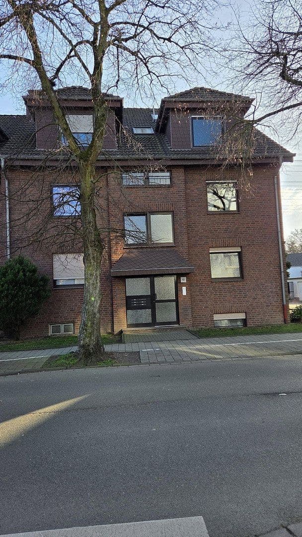 Prenájom bytu 3-izbový 74 m², Kurfürstenstraße 12, Duisburg, Severné Porýnie - Westfálsko Prenájom bytu 3-izbový 74 m², Kurfürstenstraße 12, Duisburg, Severné Porýnie - Westfálsko