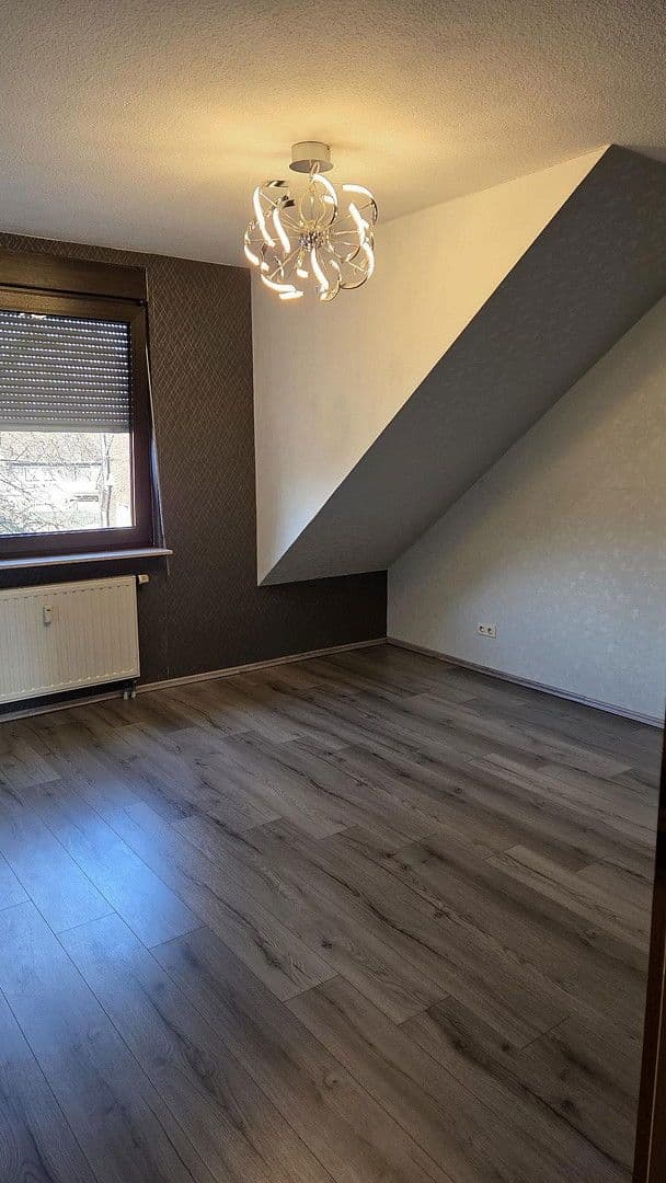 Prenájom bytu 3-izbový 74 m², Kurfürstenstraße 12, Duisburg, Severné Porýnie - Westfálsko Prenájom bytu 3-izbový 74 m², Kurfürstenstraße 12, Duisburg, Severné Porýnie - Westfálsko