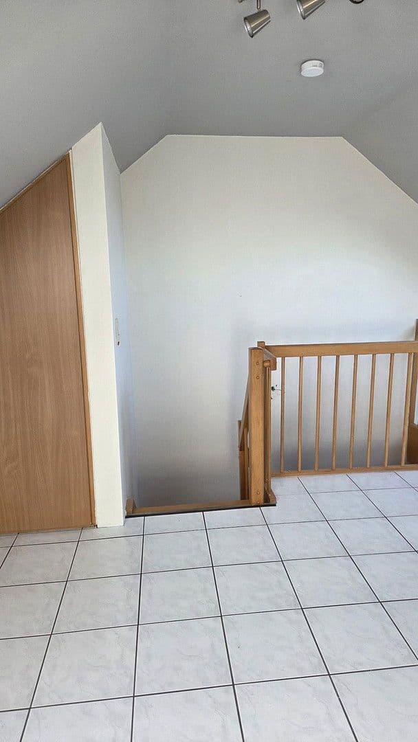 Prenájom bytu 3-izbový 74 m², Kurfürstenstraße 12, Duisburg, Severné Porýnie - Westfálsko Prenájom bytu 3-izbový 74 m², Kurfürstenstraße 12, Duisburg, Severné Porýnie - Westfálsko