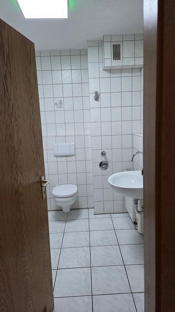 Prenájom bytu 3-izbový 74 m², Kurfürstenstraße 12, Duisburg, Severné Porýnie - Westfálsko Prenájom bytu 3-izbový 74 m², Kurfürstenstraße 12, Duisburg, Severné Porýnie - Westfálsko