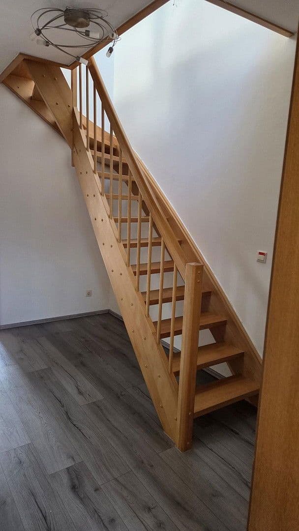 Prenájom bytu 3-izbový 74 m², Kurfürstenstraße 12, Duisburg, Severné Porýnie - Westfálsko Prenájom bytu 3-izbový 74 m², Kurfürstenstraße 12, Duisburg, Severné Porýnie - Westfálsko