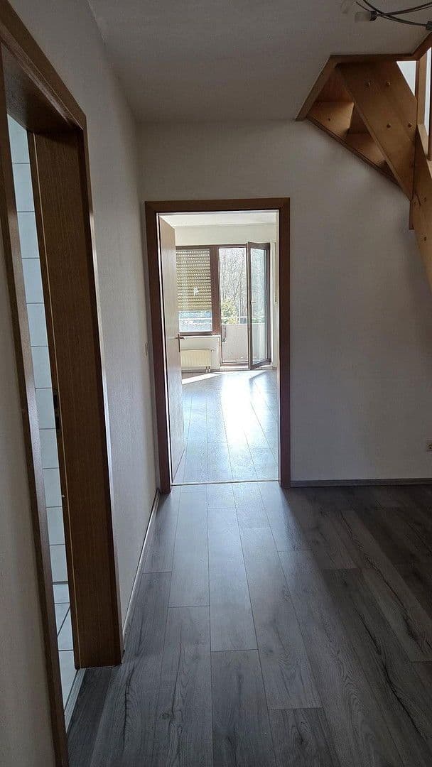 Prenájom bytu 3-izbový 74 m², Kurfürstenstraße 12, Duisburg, Severné Porýnie - Westfálsko Prenájom bytu 3-izbový 74 m², Kurfürstenstraße 12, Duisburg, Severné Porýnie - Westfálsko