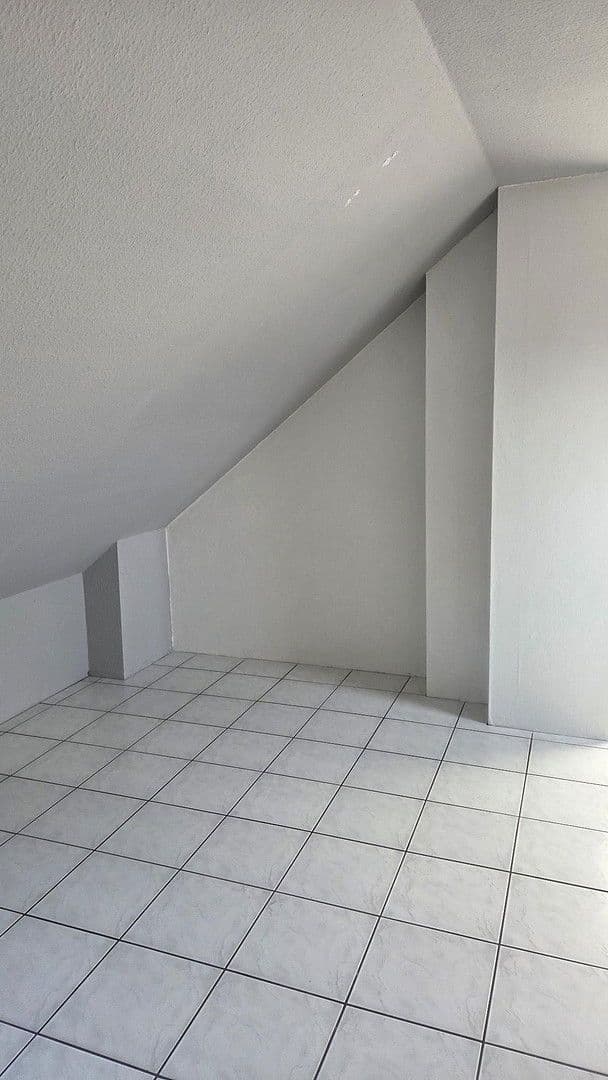 Prenájom bytu 3-izbový 74 m², Kurfürstenstraße 12, Duisburg, Severné Porýnie - Westfálsko Prenájom bytu 3-izbový 74 m², Kurfürstenstraße 12, Duisburg, Severné Porýnie - Westfálsko