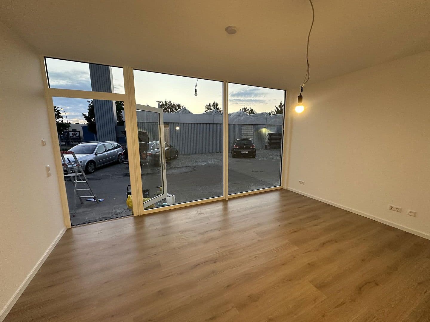 Prenájom kancelárie 35 m², Fritz-Müller-Str.135, Esslingen am Neckar, Bádensko-Wurttembersko Prenájom kancelárie 35 m², Fritz-Müller-Str.135, Esslingen am Neckar, Bádensko-Wurttembersko