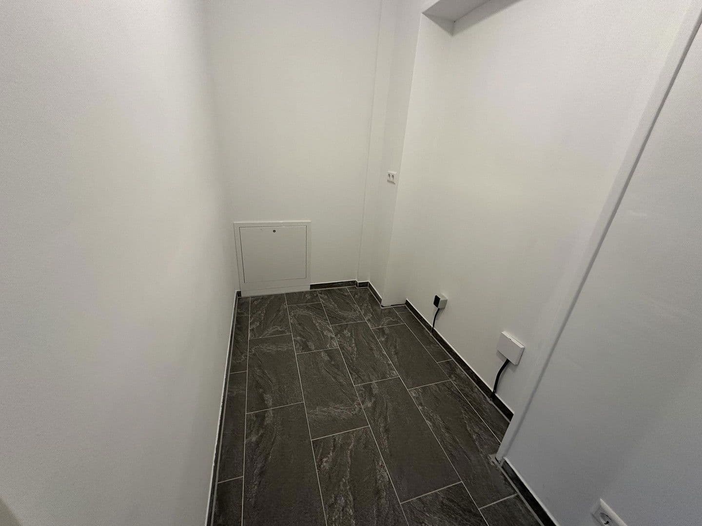 Prenájom kancelárie 35 m², Fritz-Müller-Str.135, Esslingen am Neckar, Bádensko-Wurttembersko Prenájom kancelárie 35 m², Fritz-Müller-Str.135, Esslingen am Neckar, Bádensko-Wurttembersko