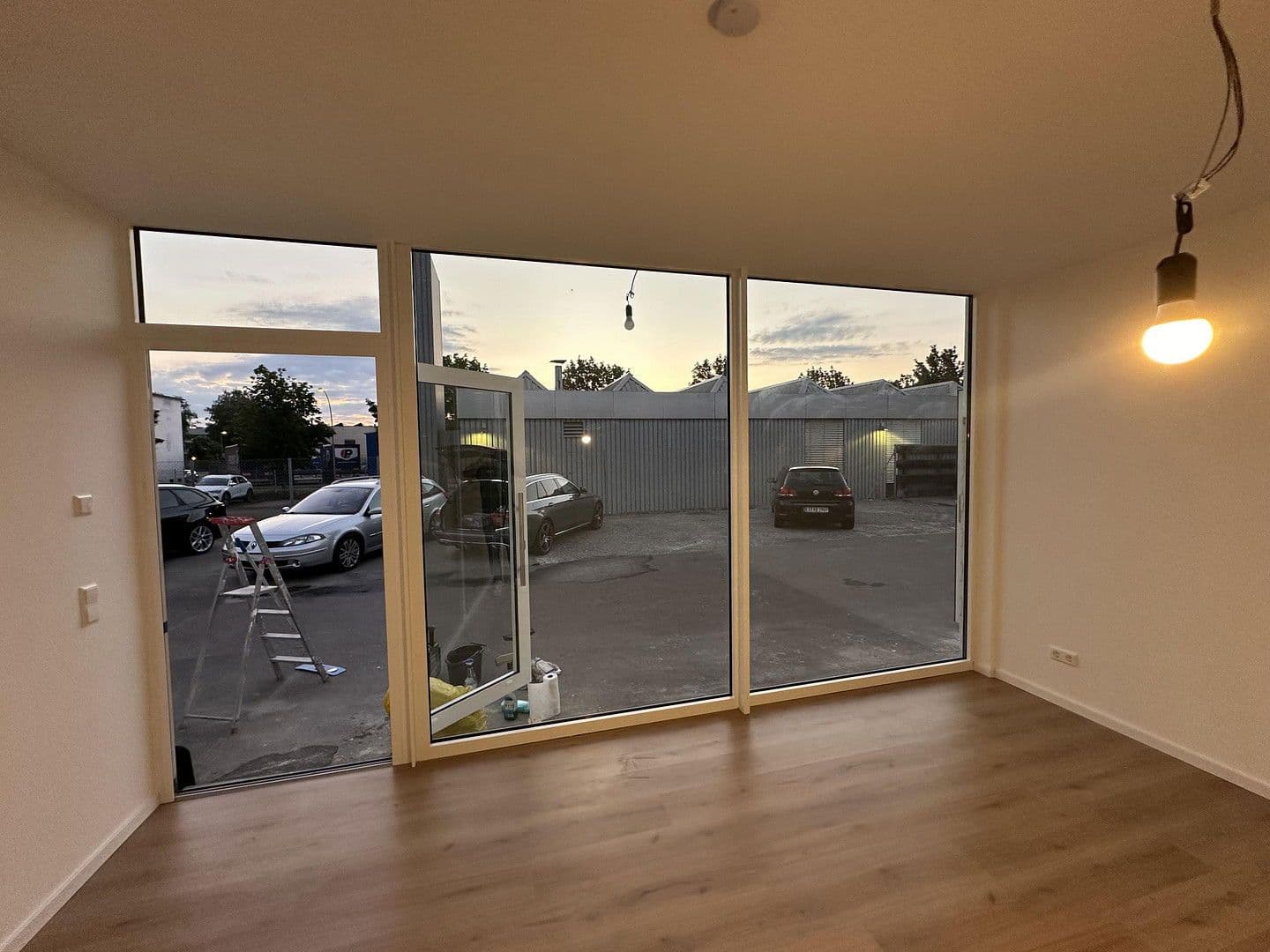 Prenájom kancelárie 35 m², Fritz-Müller-Str.135, Esslingen am Neckar, Bádensko-Wurttembersko Prenájom kancelárie 35 m², Fritz-Müller-Str.135, Esslingen am Neckar, Bádensko-Wurttembersko