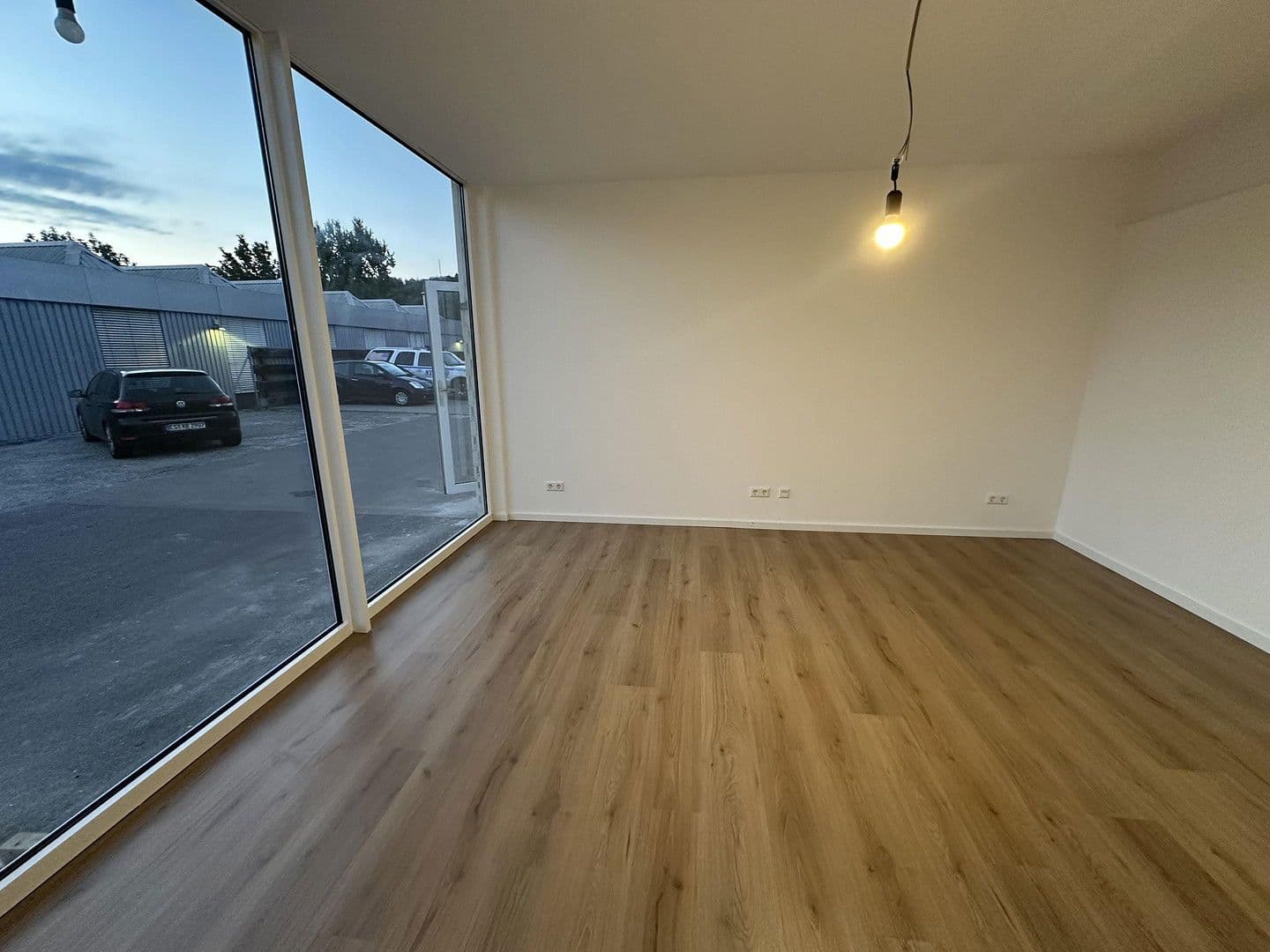 Prenájom kancelárie 35 m², Fritz-Müller-Str.135, Esslingen am Neckar, Bádensko-Wurttembersko Prenájom kancelárie 35 m², Fritz-Müller-Str.135, Esslingen am Neckar, Bádensko-Wurttembersko