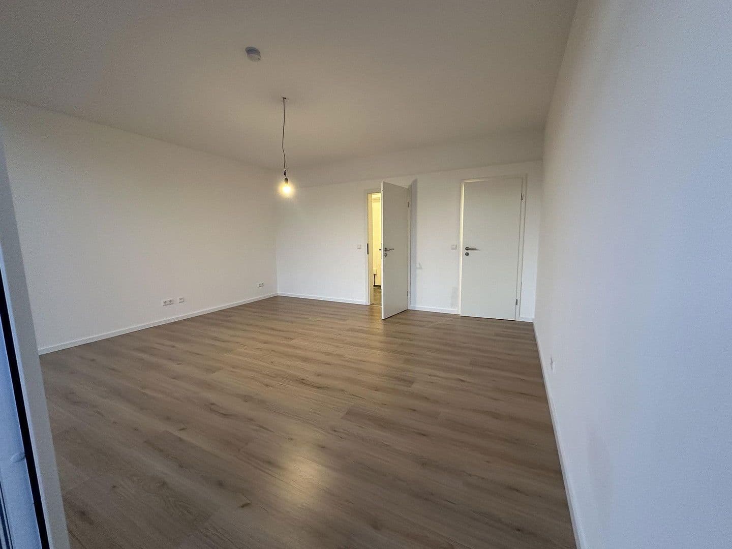 Prenájom kancelárie 35 m², Fritz-Müller-Str.135, Esslingen am Neckar, Bádensko-Wurttembersko Prenájom kancelárie 35 m², Fritz-Müller-Str.135, Esslingen am Neckar, Bádensko-Wurttembersko