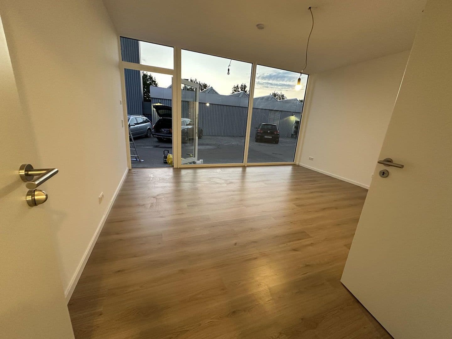 Prenájom kancelárie 35 m², Fritz-Müller-Str.135, Esslingen am Neckar, Bádensko-Wurttembersko Prenájom kancelárie 35 m², Fritz-Müller-Str.135, Esslingen am Neckar, Bádensko-Wurttembersko