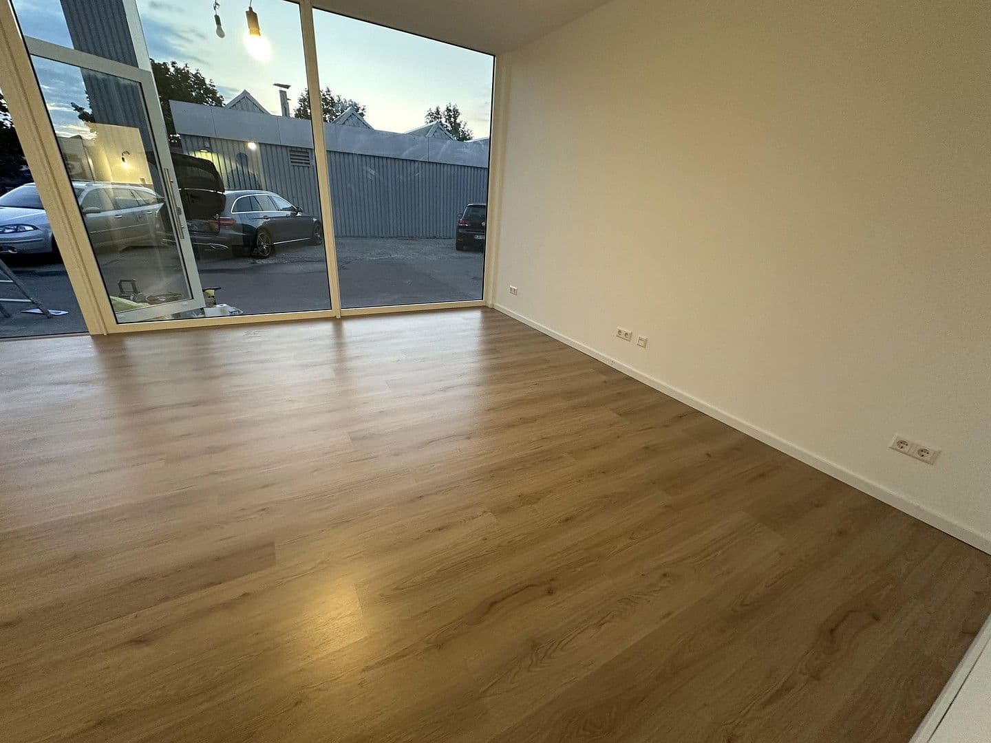 Prenájom kancelárie 35 m², Fritz-Müller-Str.135, Esslingen am Neckar, Bádensko-Wurttembersko Prenájom kancelárie 35 m², Fritz-Müller-Str.135, Esslingen am Neckar, Bádensko-Wurttembersko