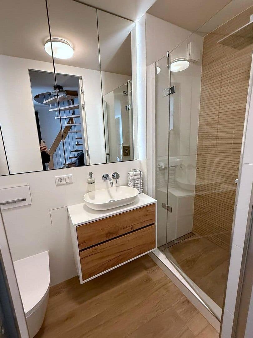 Prenájom bytu 4-izbový 100 m², Kaiserswerther str. 73, Dusseldorf, Severné Porýnie - Westfálsko Prenájom bytu 4-izbový 100 m², Kaiserswerther str. 73, Dusseldorf, Severné Porýnie - Westfálsko