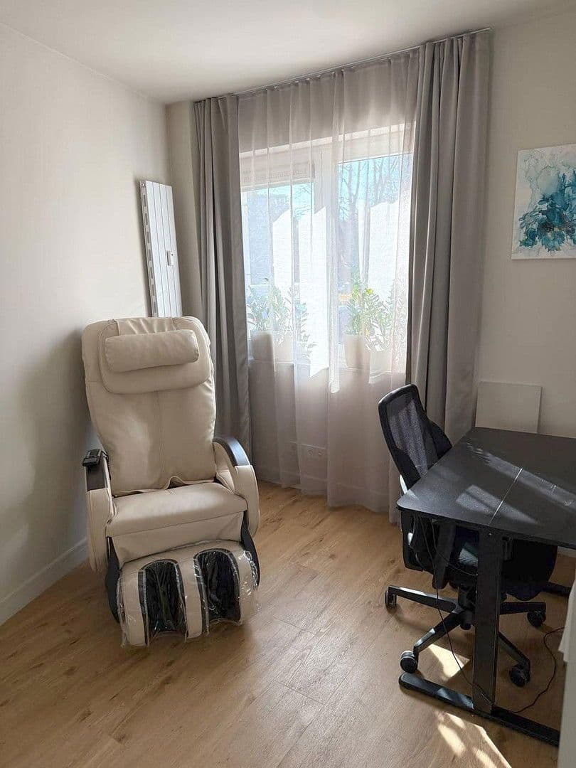 Prenájom bytu 4-izbový 100 m², Kaiserswerther str. 73, Dusseldorf, Severné Porýnie - Westfálsko Prenájom bytu 4-izbový 100 m², Kaiserswerther str. 73, Dusseldorf, Severné Porýnie - Westfálsko