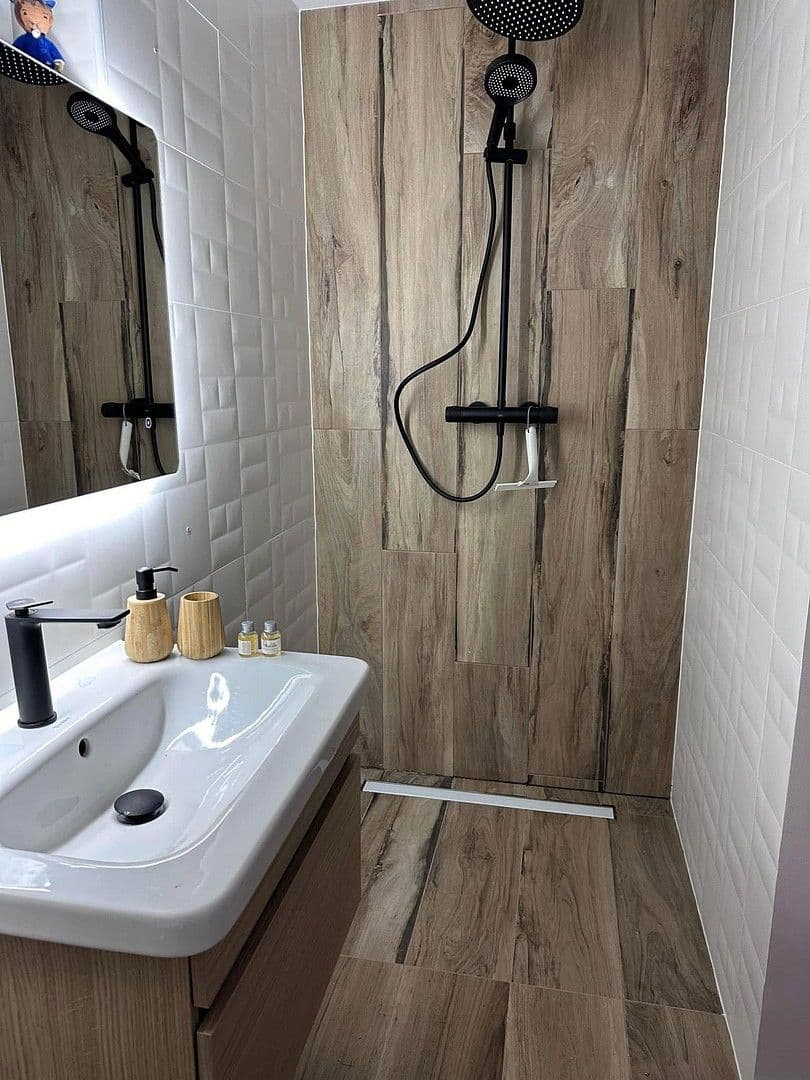 Predaj domu 190 m², pozemek 900 m², Dranske, Meklenbursko-Predpomoransko Predaj domu 190 m², pozemek 900 m², Dranske, Meklenbursko-Predpomoransko