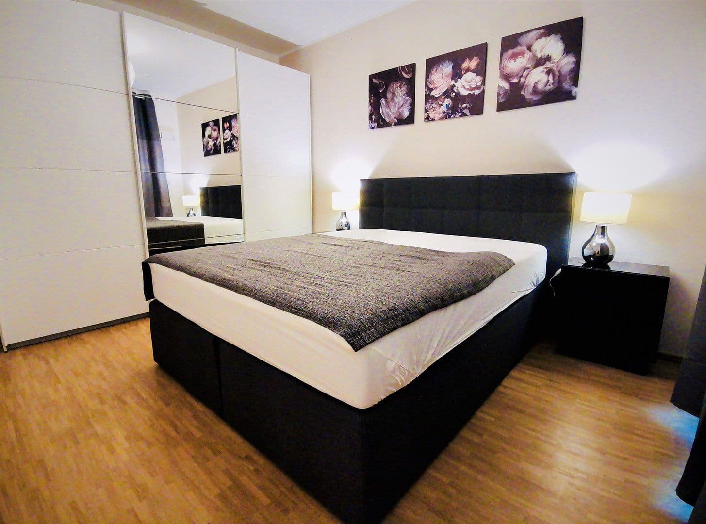 Prenájom bytu 2-izbový 55 m², Frankfurt am Main, Hesensko Prenájom bytu 2-izbový 55 m², Frankfurt am Main, Hesensko