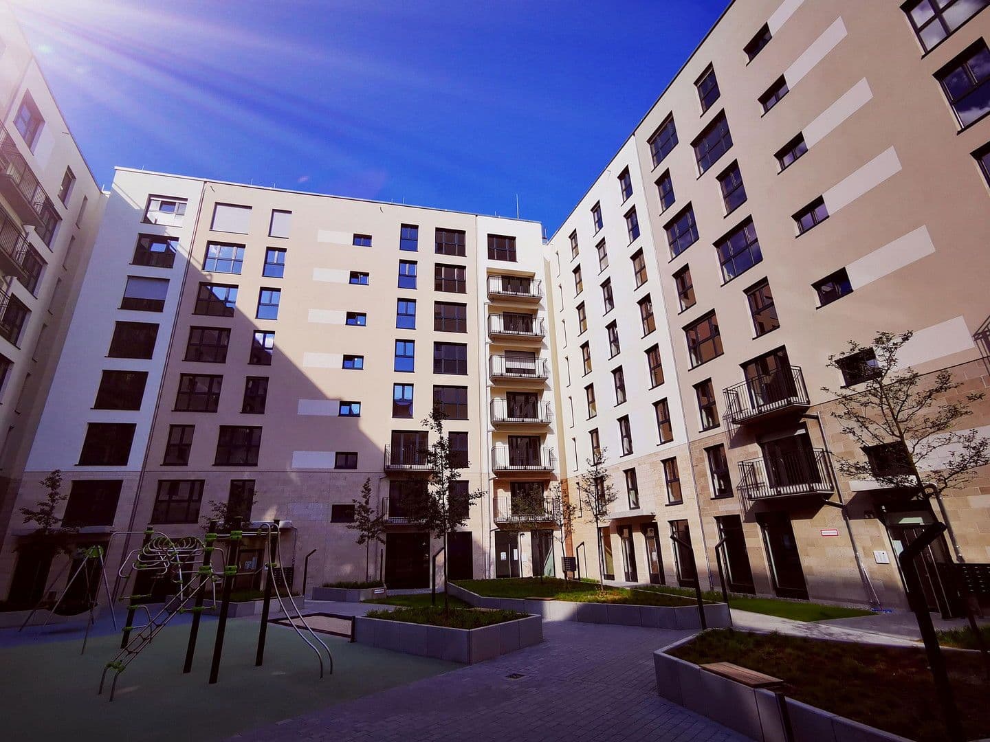 Prenájom bytu 2-izbový 55 m², Frankfurt am Main, Hesensko Prenájom bytu 2-izbový 55 m², Frankfurt am Main, Hesensko