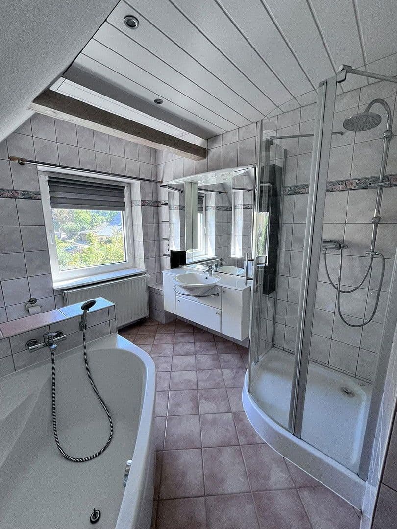 Prenájom bytu 3-izbový 78 m², August-Bebel-Straße 182 A, Grünhain-Beierfeld, Sasko Prenájom bytu 3-izbový 78 m², August-Bebel-Straße 182 A, Grünhain-Beierfeld, Sasko