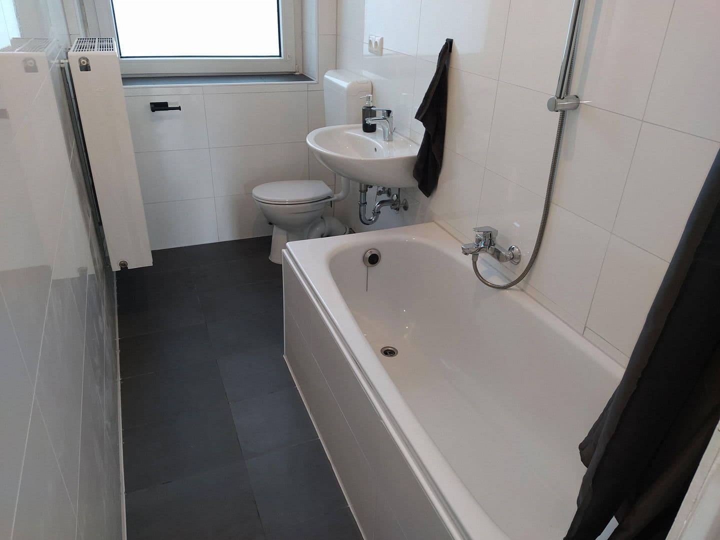 Prenájom bytu 3-izbový 65 m², Zeppelinstraße 139, Mönchengladbach, Severné Porýnie - Westfálsko Prenájom bytu 3-izbový 65 m², Zeppelinstraße 139, Mönchengladbach, Severné Porýnie - Westfálsko