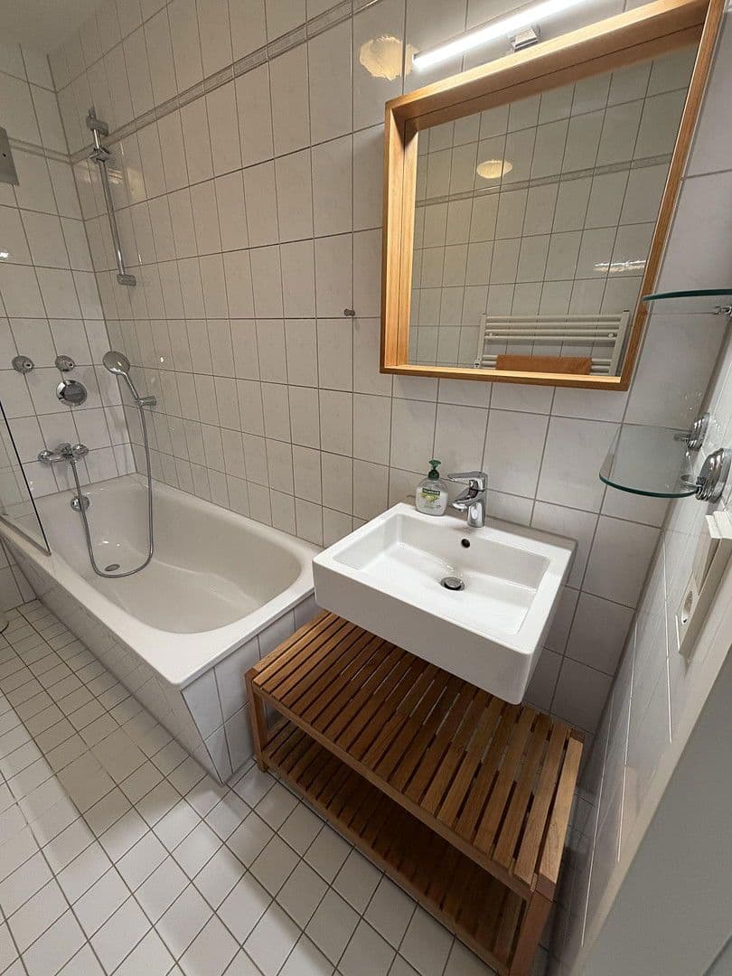 Prenájom bytu 3-izbový 60 m², München, Bavorsko Prenájom bytu 3-izbový 60 m², München, Bavorsko