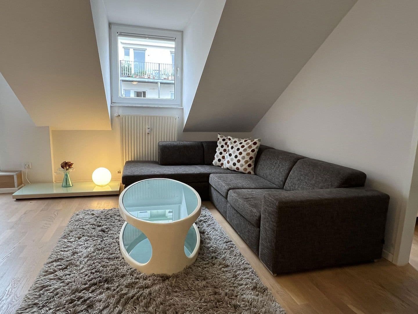 Prenájom bytu 3-izbový 60 m², München, Bavorsko Prenájom bytu 3-izbový 60 m², München, Bavorsko