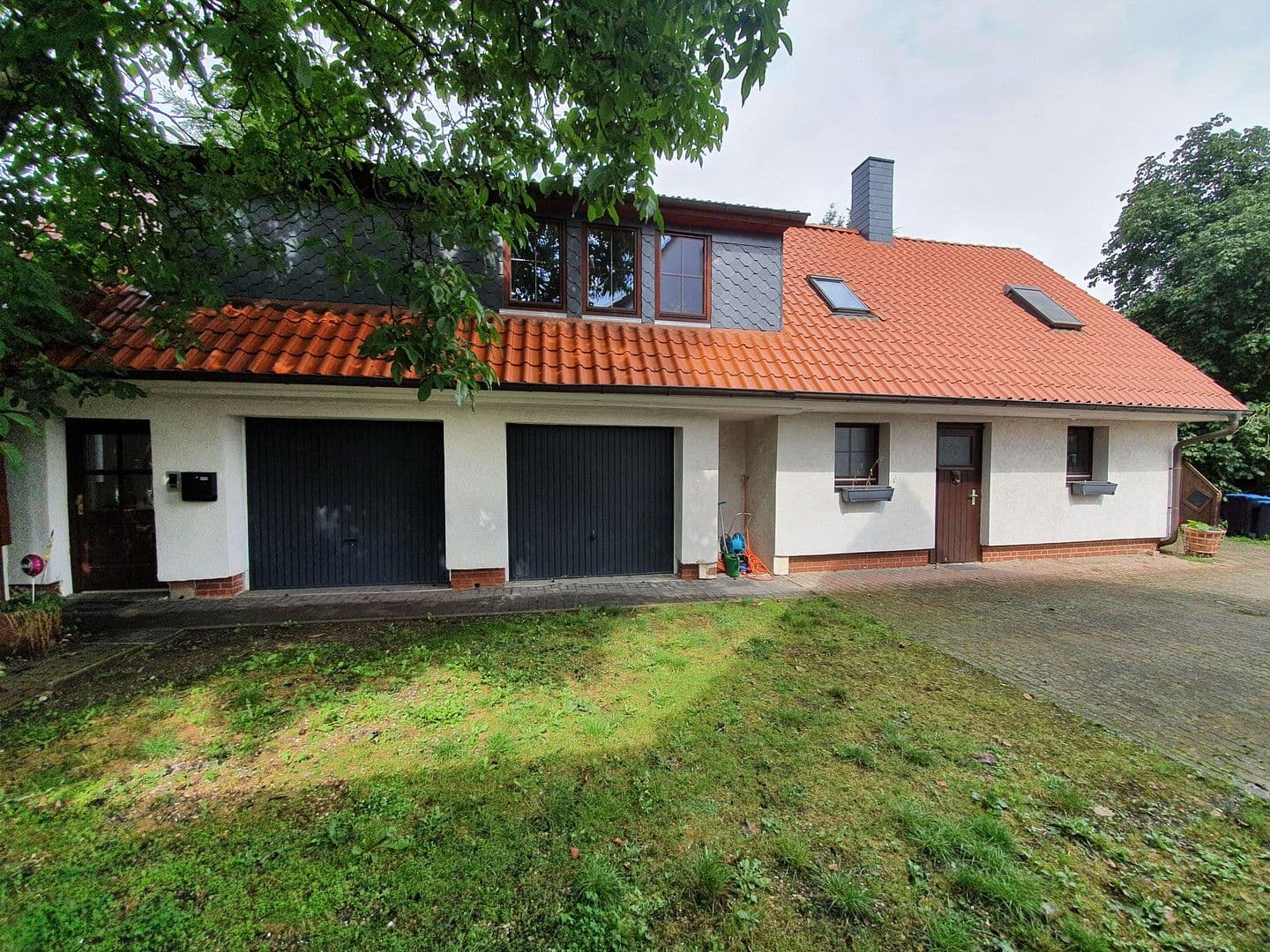 Predaj domu 110 m², pozemek 493 m², Anemonenweg 9a, Laatzen, Dolné Sasko Predaj domu 110 m², pozemek 493 m², Anemonenweg 9a, Laatzen, Dolné Sasko