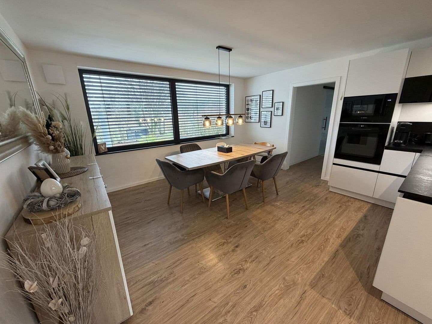 Predaj domu 306 m², pozemek 1.400 m², Ilsfeld, Bádensko-Wurttembersko Predaj domu 306 m², pozemek 1.400 m², Ilsfeld, Bádensko-Wurttembersko