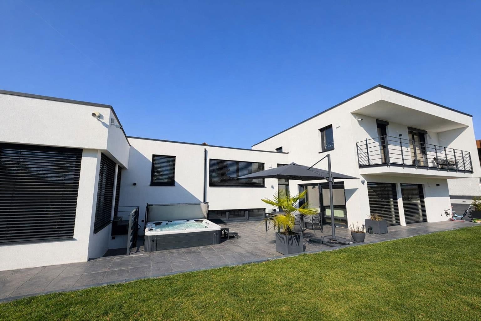 Predaj domu 306 m², pozemek 1.400 m², Ilsfeld, Bádensko-Wurttembersko Predaj domu 306 m², pozemek 1.400 m², Ilsfeld, Bádensko-Wurttembersko