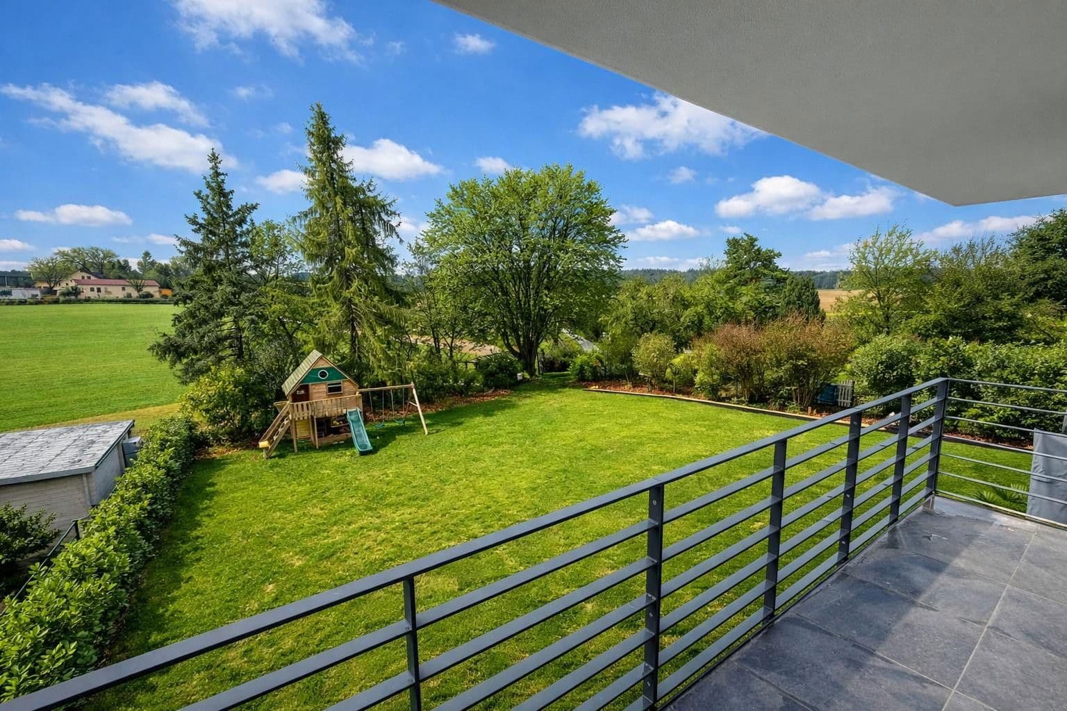 Predaj domu 306 m², pozemek 1.400 m², Ilsfeld, Bádensko-Wurttembersko Predaj domu 306 m², pozemek 1.400 m², Ilsfeld, Bádensko-Wurttembersko