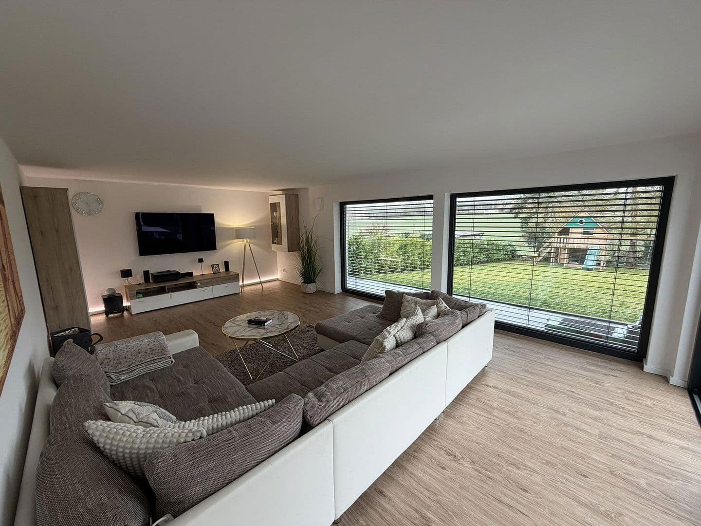 Predaj domu 306 m², pozemek 1.400 m², Ilsfeld, Bádensko-Wurttembersko Predaj domu 306 m², pozemek 1.400 m², Ilsfeld, Bádensko-Wurttembersko