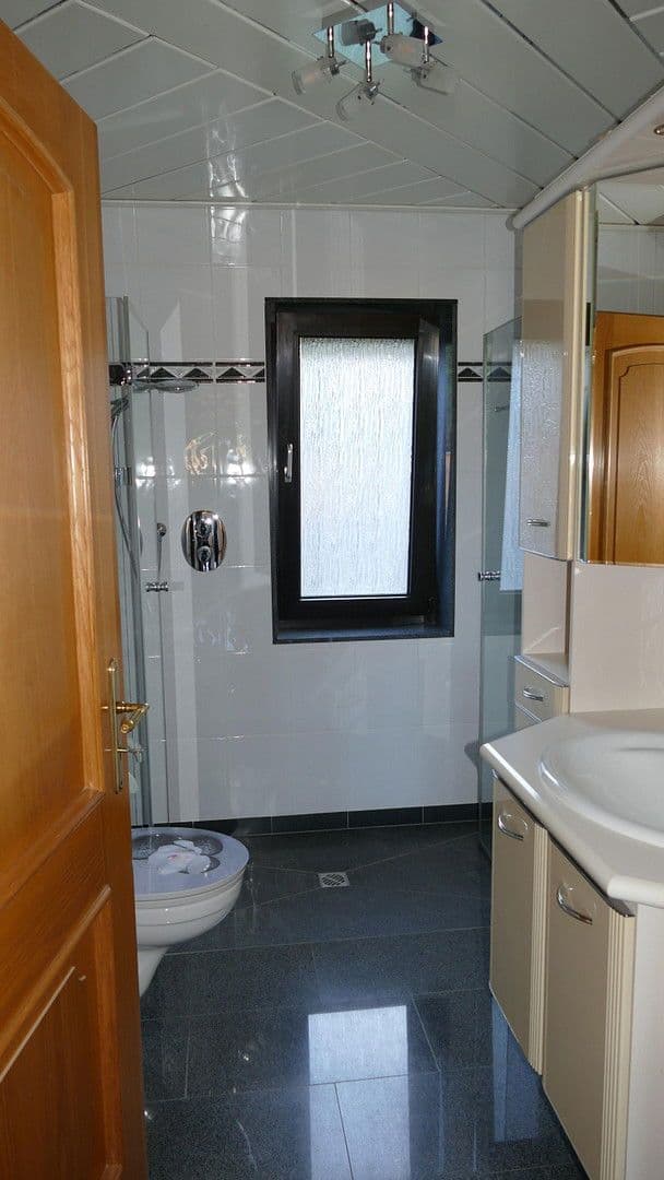 Predaj domu 139 m², pozemek 744 m², Enzenberg 4, Jünkerath, Porýnie-Falcko Predaj domu 139 m², pozemek 744 m², Enzenberg 4, Jünkerath, Porýnie-Falcko