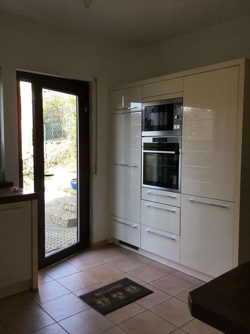 Predaj domu 350 m², pozemek 766 m², Kickelsberg 17, Bad Camberg, Hesensko Predaj domu 350 m², pozemek 766 m², Kickelsberg 17, Bad Camberg, Hesensko