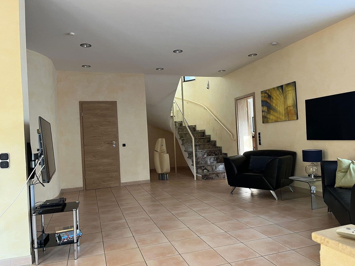 Predaj domu 350 m², pozemek 766 m², Kickelsberg 17, Bad Camberg, Hesensko Predaj domu 350 m², pozemek 766 m², Kickelsberg 17, Bad Camberg, Hesensko