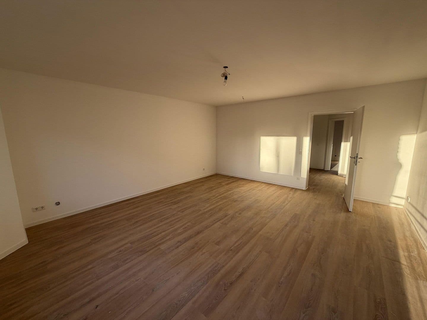 Prenájom bytu 3-izbový 73 m², Köln, Severné Porýnie - Westfálsko Prenájom bytu 3-izbový 73 m², Köln, Severné Porýnie - Westfálsko