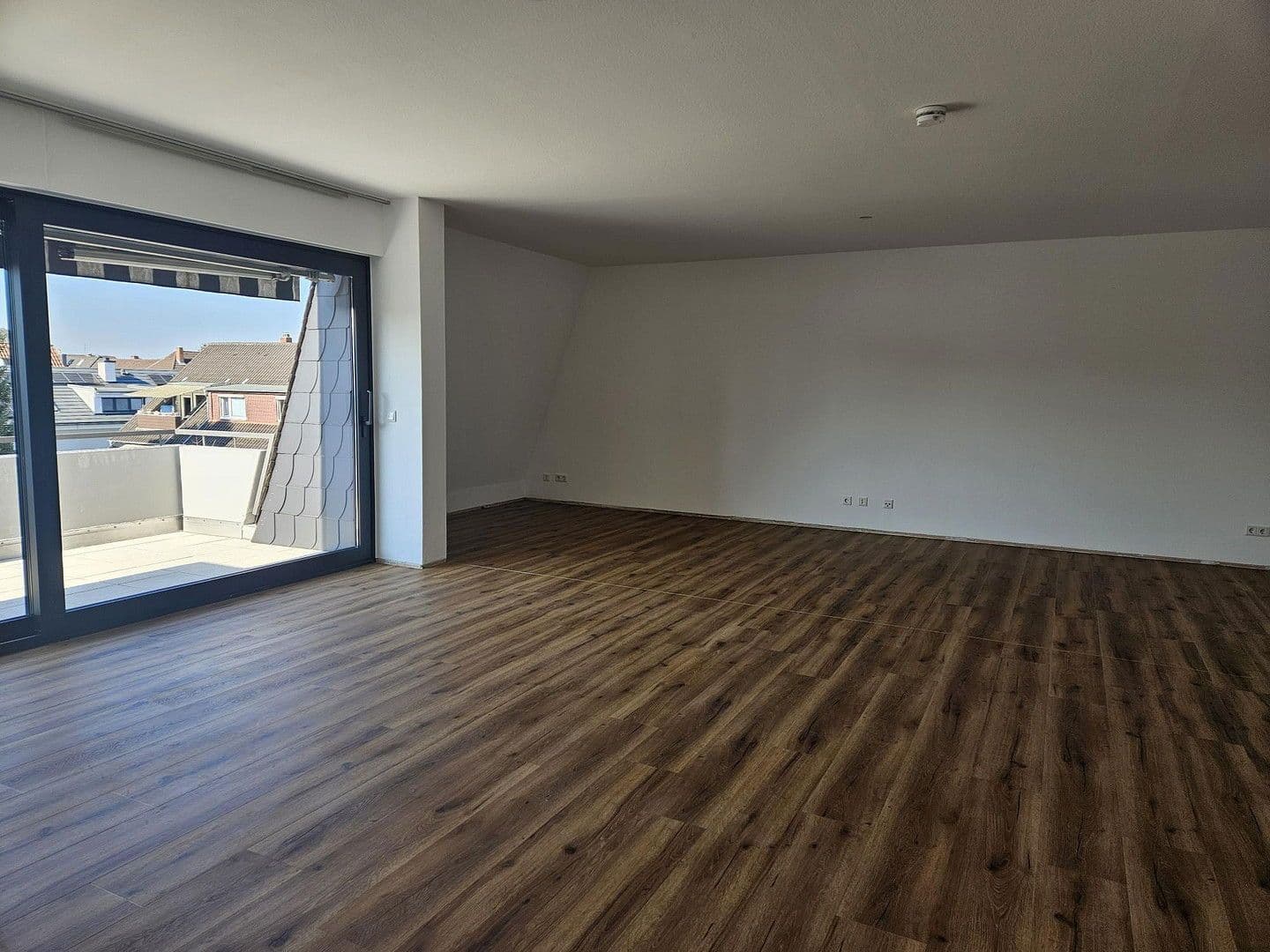 Prenájom bytu 3-izbový 105 m², Hugenottenallee 95-97, Neu-Isenburg, Hesensko Prenájom bytu 3-izbový 105 m², Hugenottenallee 95-97, Neu-Isenburg, Hesensko