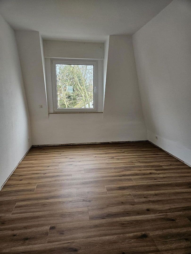 Prenájom bytu 3-izbový 105 m², Hugenottenallee 95-97, Neu-Isenburg, Hesensko Prenájom bytu 3-izbový 105 m², Hugenottenallee 95-97, Neu-Isenburg, Hesensko
