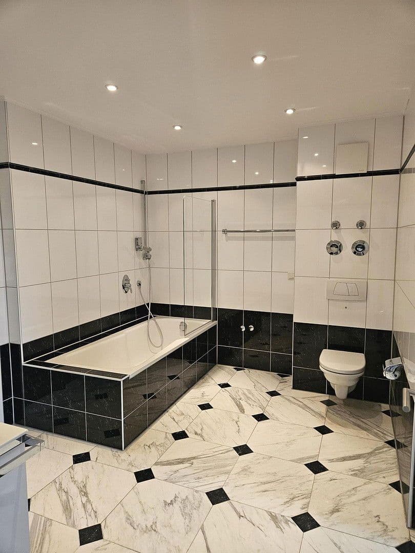 Prenájom bytu 3-izbový 105 m², Hugenottenallee 95-97, Neu-Isenburg, Hesensko Prenájom bytu 3-izbový 105 m², Hugenottenallee 95-97, Neu-Isenburg, Hesensko