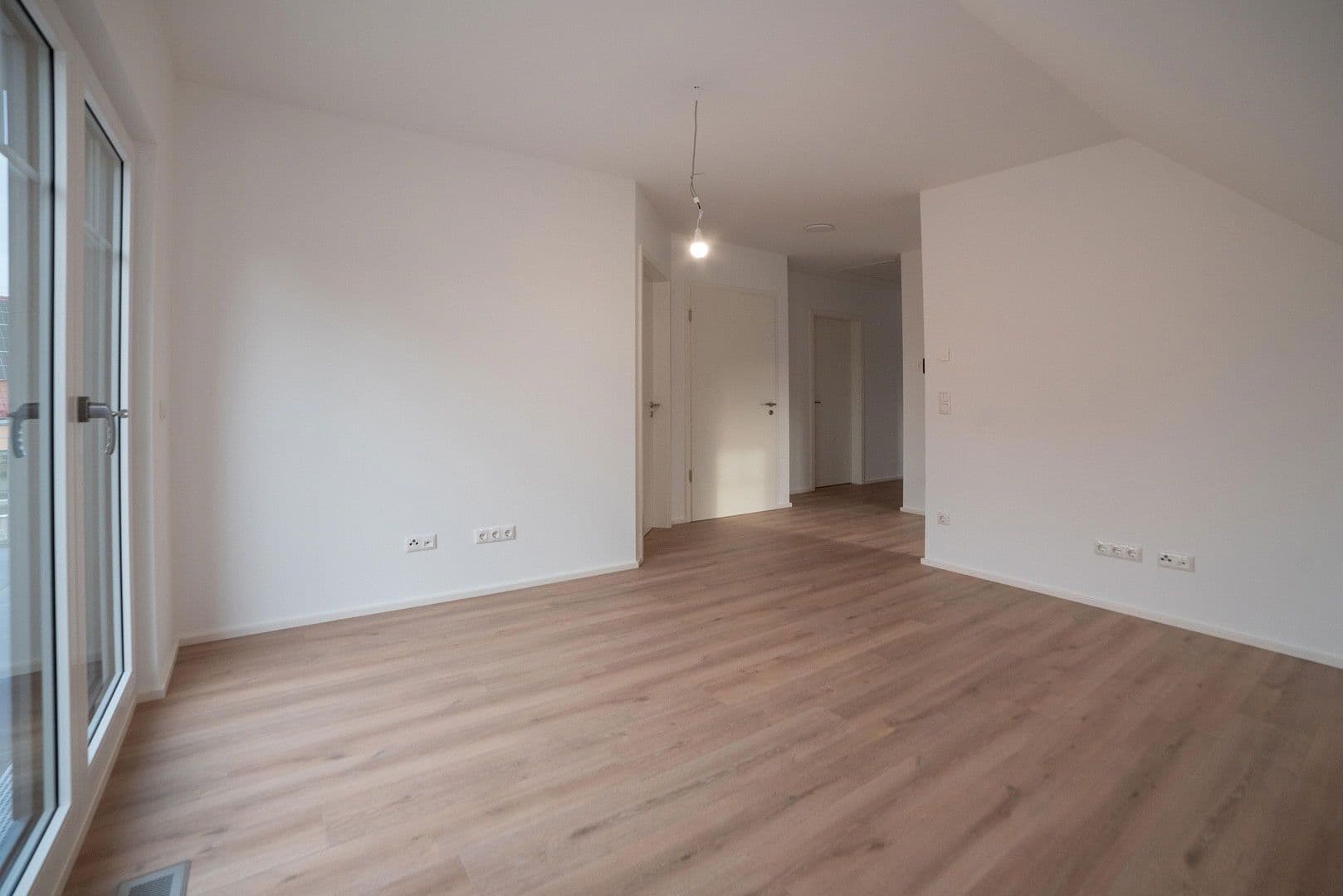 Prenájom bytu 4-izbový 112 m², Brunnenweg 2A, Kamenec, Sasko Prenájom bytu 4-izbový 112 m², Brunnenweg 2A, Kamenec, Sasko