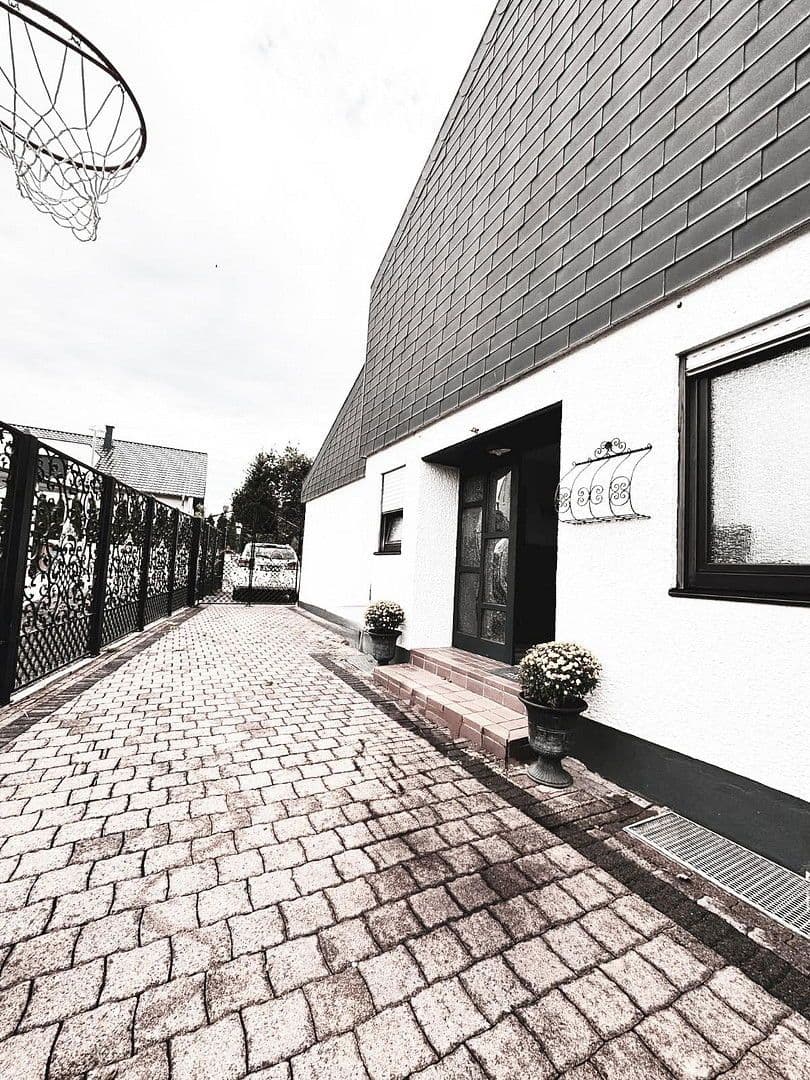 Predaj domu 297 m², pozemek 787 m², Am Mühlhebel 9, Weilerbach, Porýnie-Falcko Predaj domu 297 m², pozemek 787 m², Am Mühlhebel 9, Weilerbach, Porýnie-Falcko